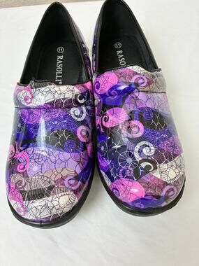 New without box Maddie Purple 11 Medium Nursing Clogs nightmare before Christmas